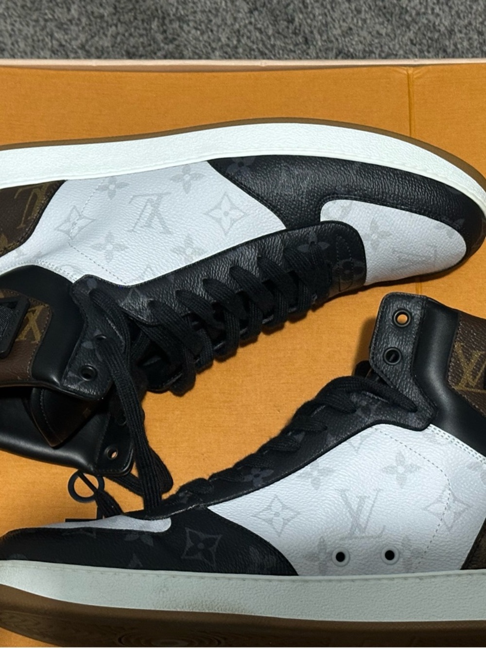 Louis Vuitton Men's Rivoli Sneaker Boot Tricolor Monogram High Top 10.5-11 LV9.5 - Picture 4 of 9